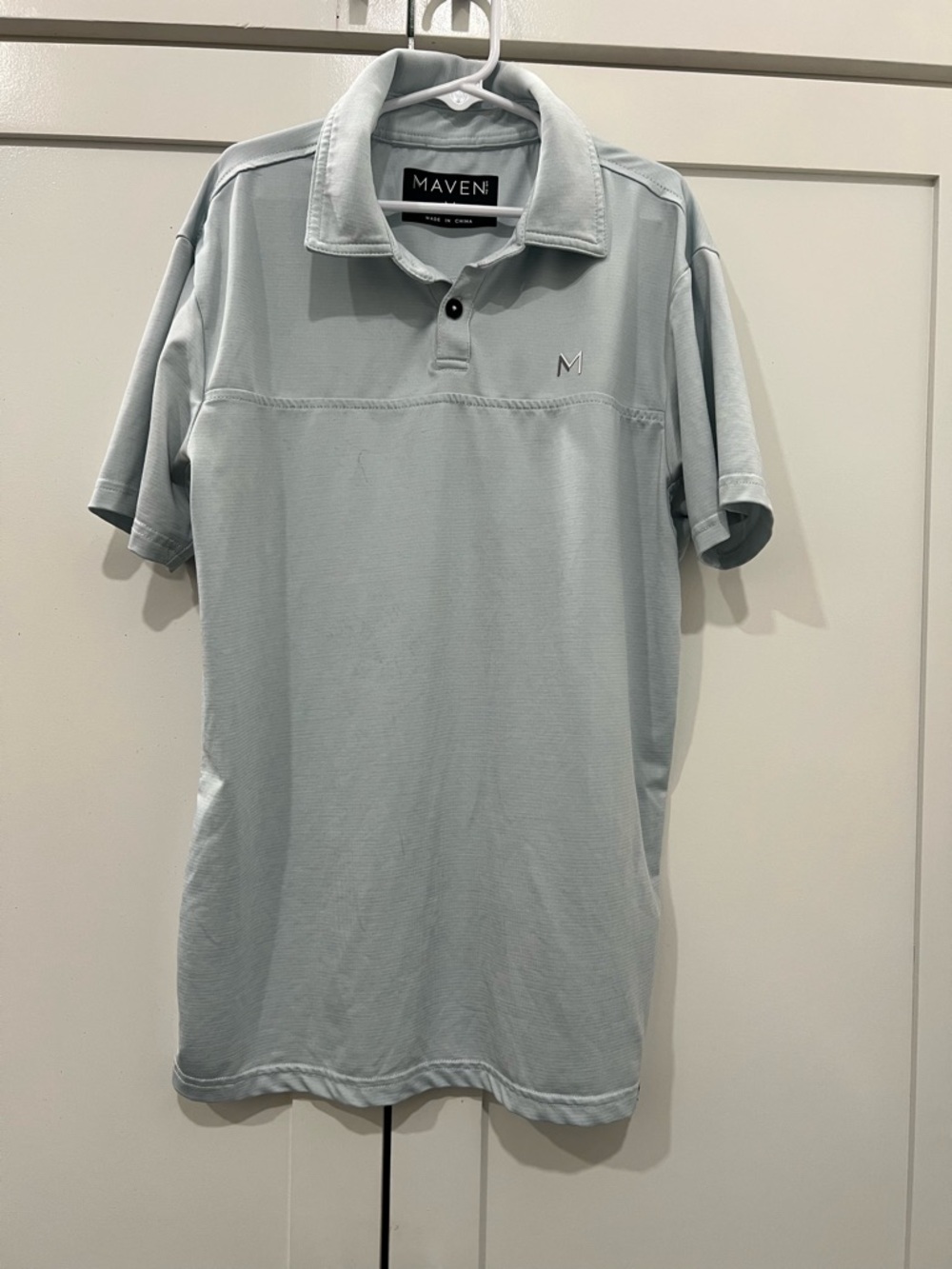 Maven Boys size medium light blue Course Performance Stretch Polo
